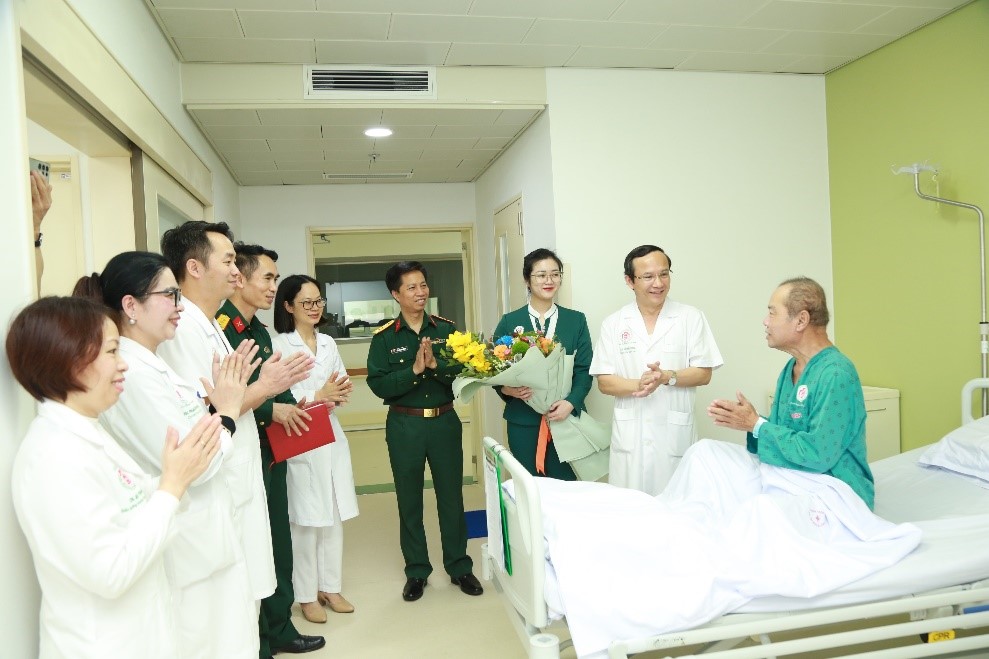 Với phương châm lấy người bệnh làm trung tâm phục vụ, Bệnh viện 108 thực sự là lựa chọn ưu tiên của người dân - Ảnh 3.