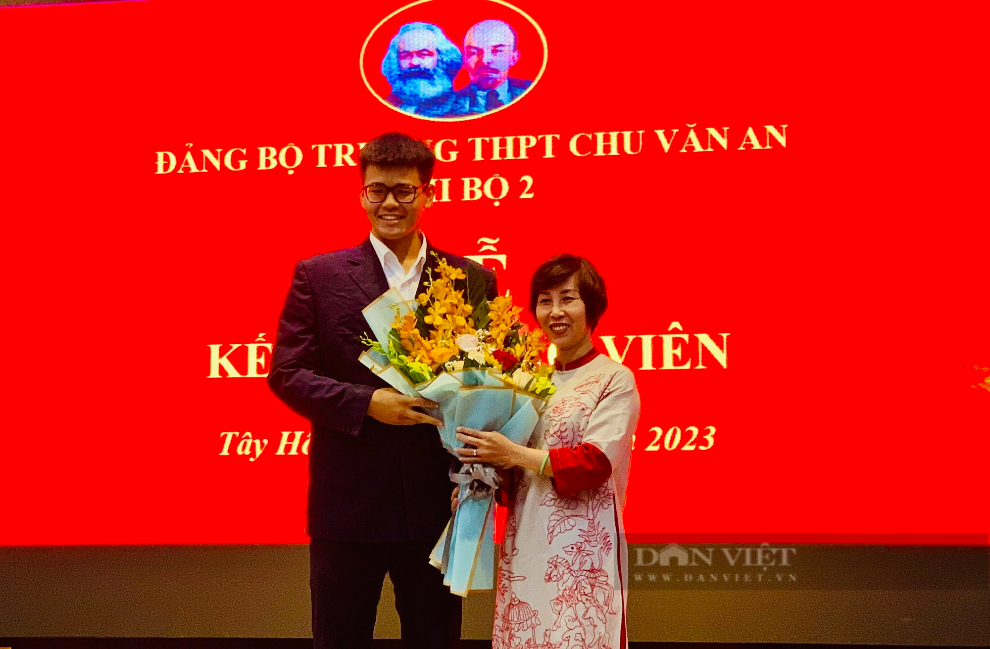 Nam sinh ở trường danh tiếng Hà Nội: Cao ngất ngưởng 1m90, được 13 trường mời học - Ảnh 2.