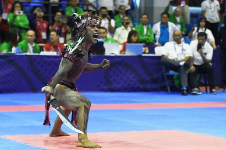 Bi hài SEA Games: VĐV võ gậy suýt mất HCV vì… chiếc quần lót - Ảnh 2.