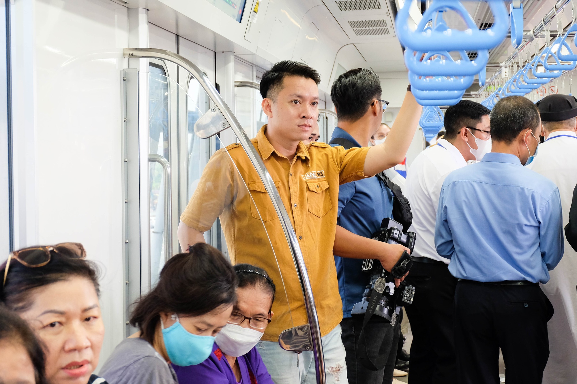 Ngắm TP.HCM trên cao từ tàu metro số 1 - Ảnh 3.