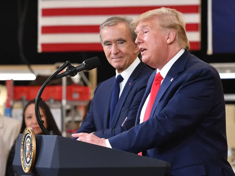 Arnault gặp Tổng thống đắc cử Donald Trump tại Tháp Trump ở Thành phố New York. Ảnh: @AFP.
