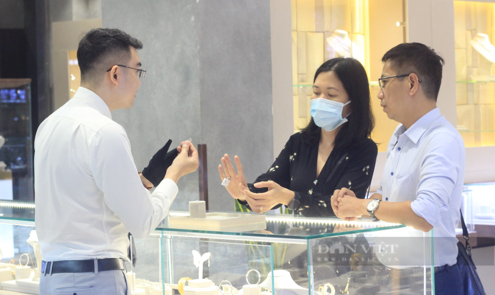 Bà Cao Thị Ngọc Dung bất ngờ cho biết PNJ sẽ thử nghiệm ngành hàng mới liên quan làm đẹp - Ảnh 3.