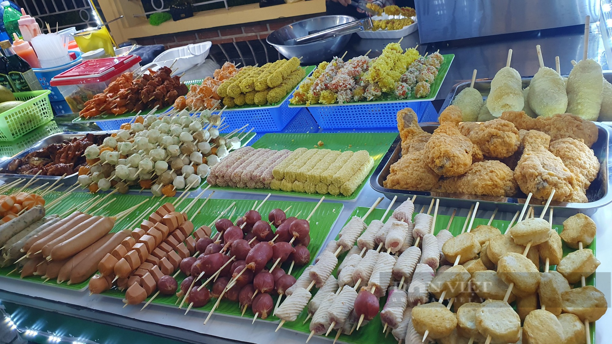 Hàng nghìn người thích thú trải nghiệm phố ẩm thực đầu tiên của Hà Tĩnh - Ảnh 6.