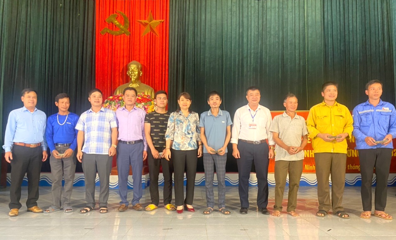 Ninh Bình: Giải ngân 1 tỉ đồng vốn Quỹ Hỗ trợ nông dân cho hội viên, nông dân đầu tư nuôi cá, nuôi bò - Ảnh 2.