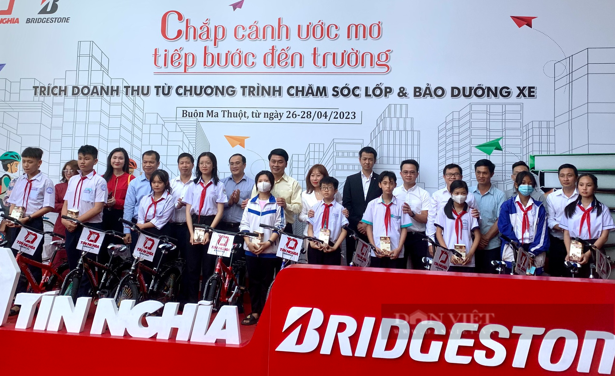 Đắk Lắk: Một doanh nghiệp đã trao 85 chiếc xe đạp cho học sinh có hoàn cảnh khó khăn - Ảnh 3.