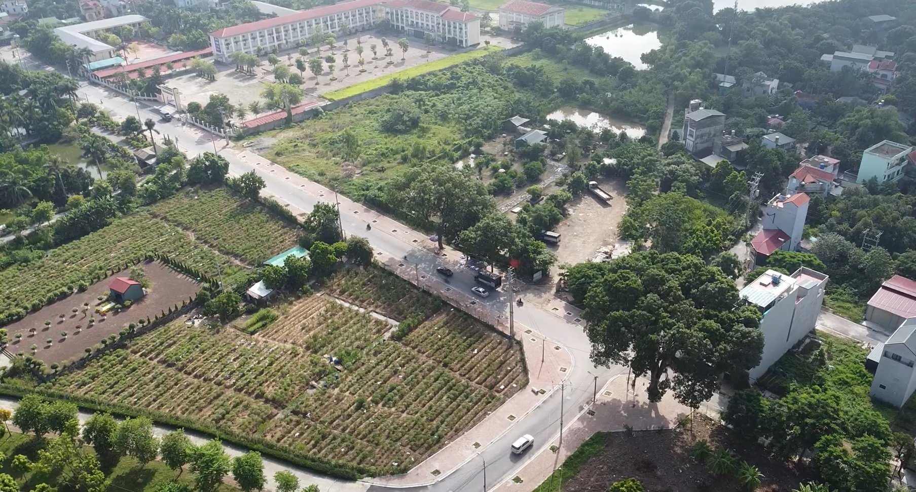 Bất ngờ giá khởi điểm đấu giá đất vùng ven Hà Nội cao chót vót - Ảnh 1.