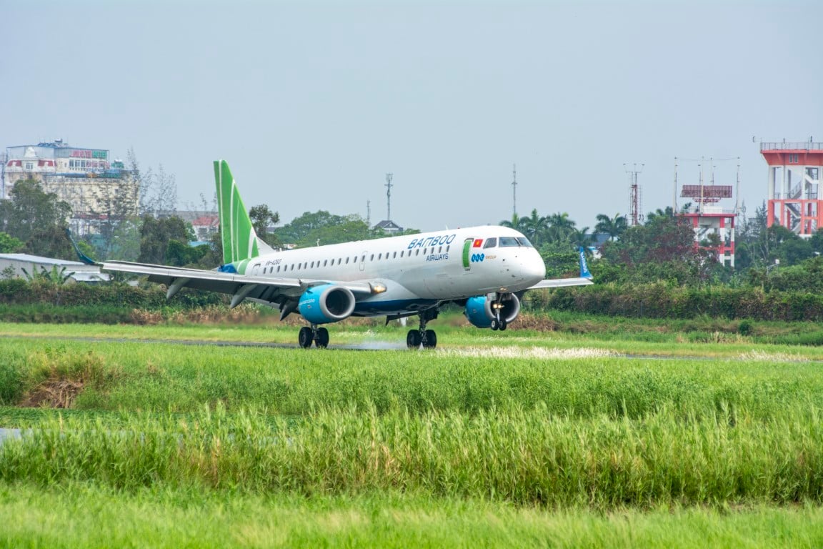 Lần đầu tiên có chuyến bay thẳng Cà Mau - Hà Nội - Ảnh 1.