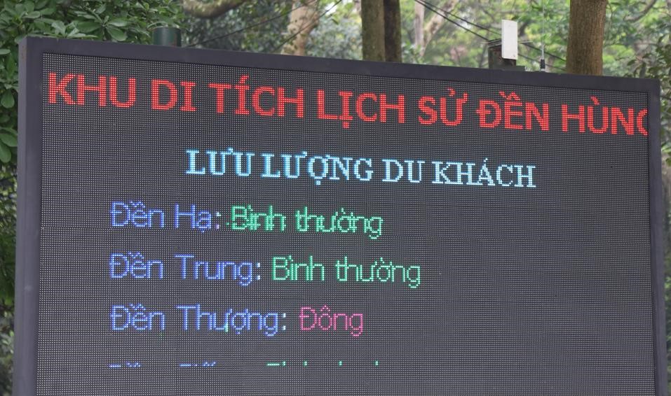 Lần đầu tiên du khách trẩy hội Đền Hùng được quét mã QR, khám phá du lịch số - Ảnh 4.