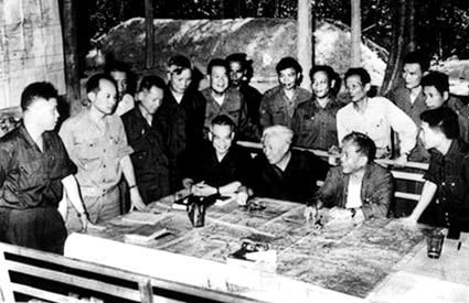 Ngày 30/4/1975 ở các sở chỉ huy - Ảnh 2. Ngày 30/4/1975 ở các sở chỉ huy - Ảnh 2.