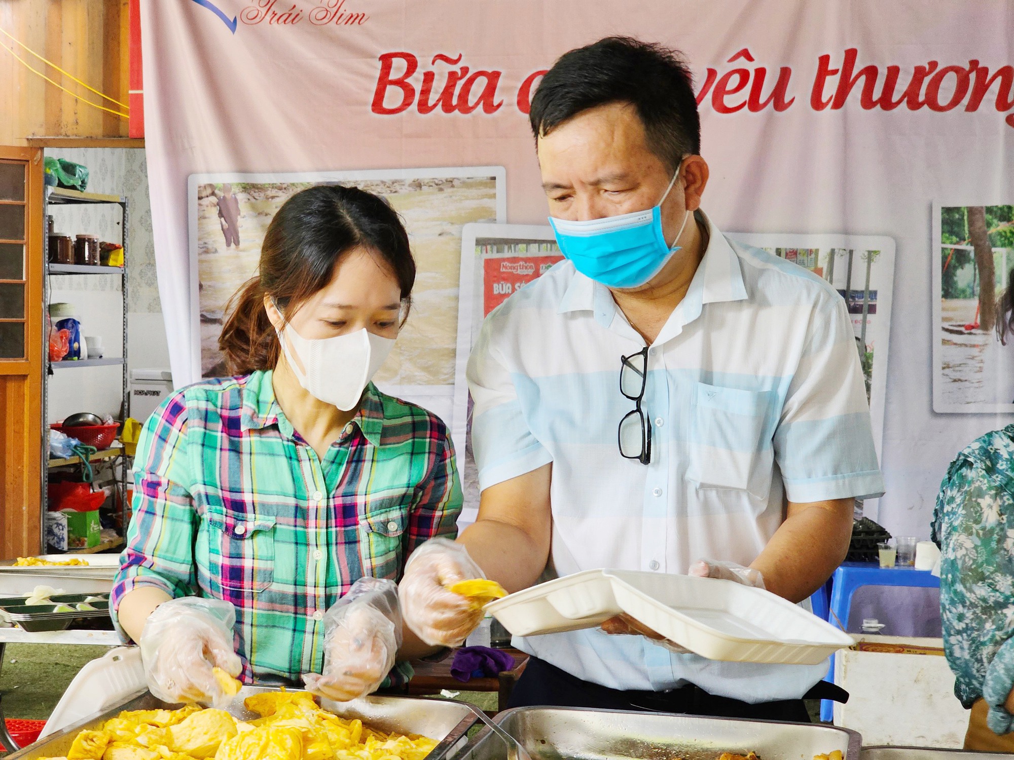 Hơn 6.000 suất cơm yêu thương sẻ chia khó khăn với bệnh nhân nghèo - Ảnh 13.
