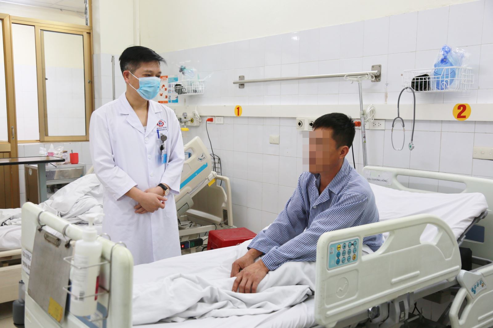 Ăn con so biển bị ngộ độc, một nam giới ngừng tim, ngừng thở - Ảnh 1.