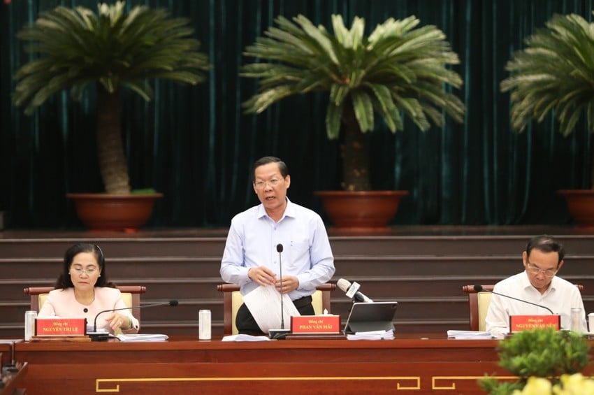 Bí thư TP.HCM Nguyễn Văn Nên: Kinh tế sụt giảm, thành phố cần &quot;toa thuốc&quot; phù hợp - Ảnh 4.