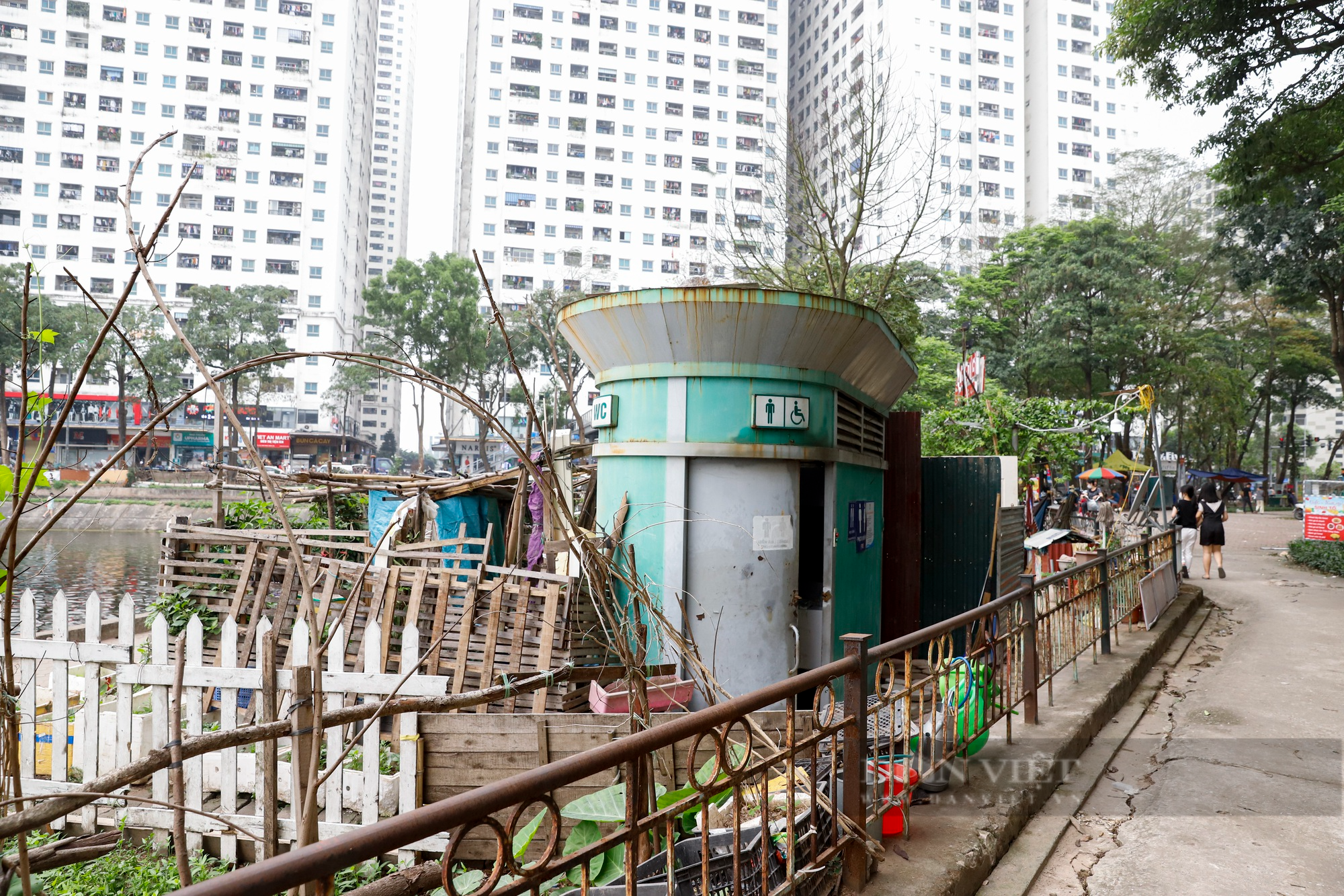 Quán bia và trà đá &quot;xẻ thịt&quot; công viên 6000 m2 tại bán đảo phía Nam Hà Nội - Ảnh 9.