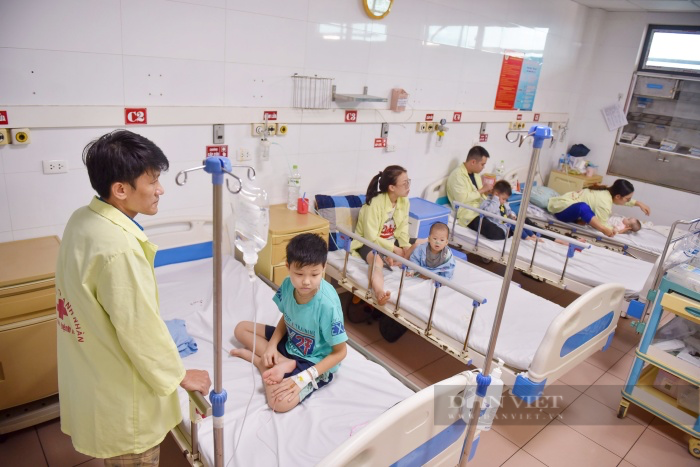 Trẻ nhập viện do nhiễm virus hợp bào hô hấp RSV tăng mạnh, bác sĩ cảnh báo khi có dấu hiệu này - Ảnh 1.