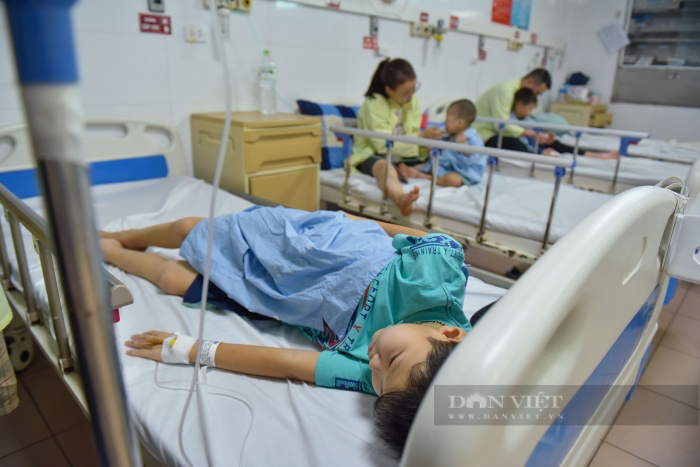 Trẻ nhập viện do nhiễm virus hợp bào hô hấp RSV tăng mạnh, bác sĩ cảnh báo khi có dấu hiệu này - Ảnh 2.