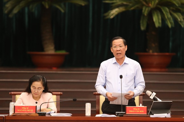 Bí thư TP.HCM đề nghị làm rõ nguyên nhân khiến chỉ số kinh tế tăng trưởng thấp - Ảnh 3.