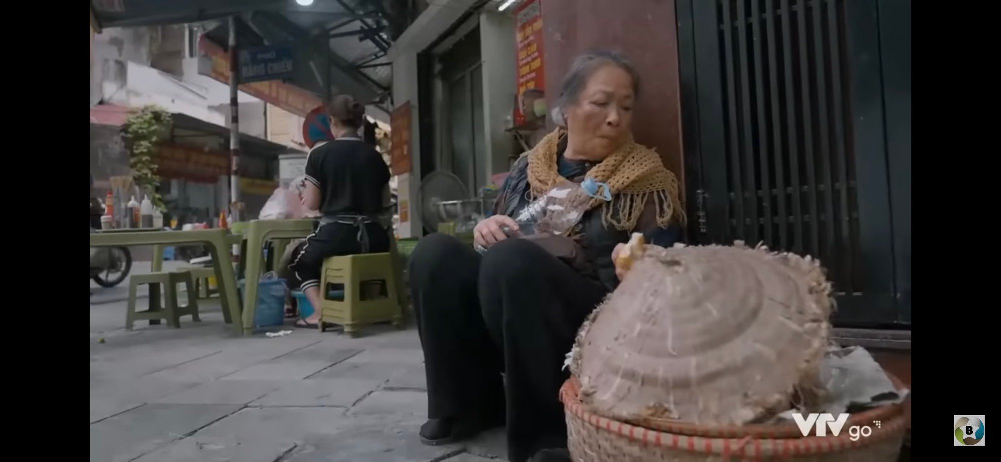 &quot;Cuộc đời vẫn đẹp sao&quot; lên sóng, chi tiết chiếc nón rách của NSƯT Thanh Quý bất ngờ gây tranh cãi - Ảnh 5.
