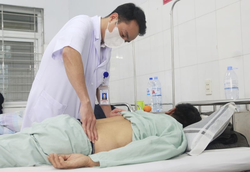 Đau vùng thắt lưng tưởng bệnh nhẹ hóa ra bệnh nghiêm trọng - Ảnh 2.