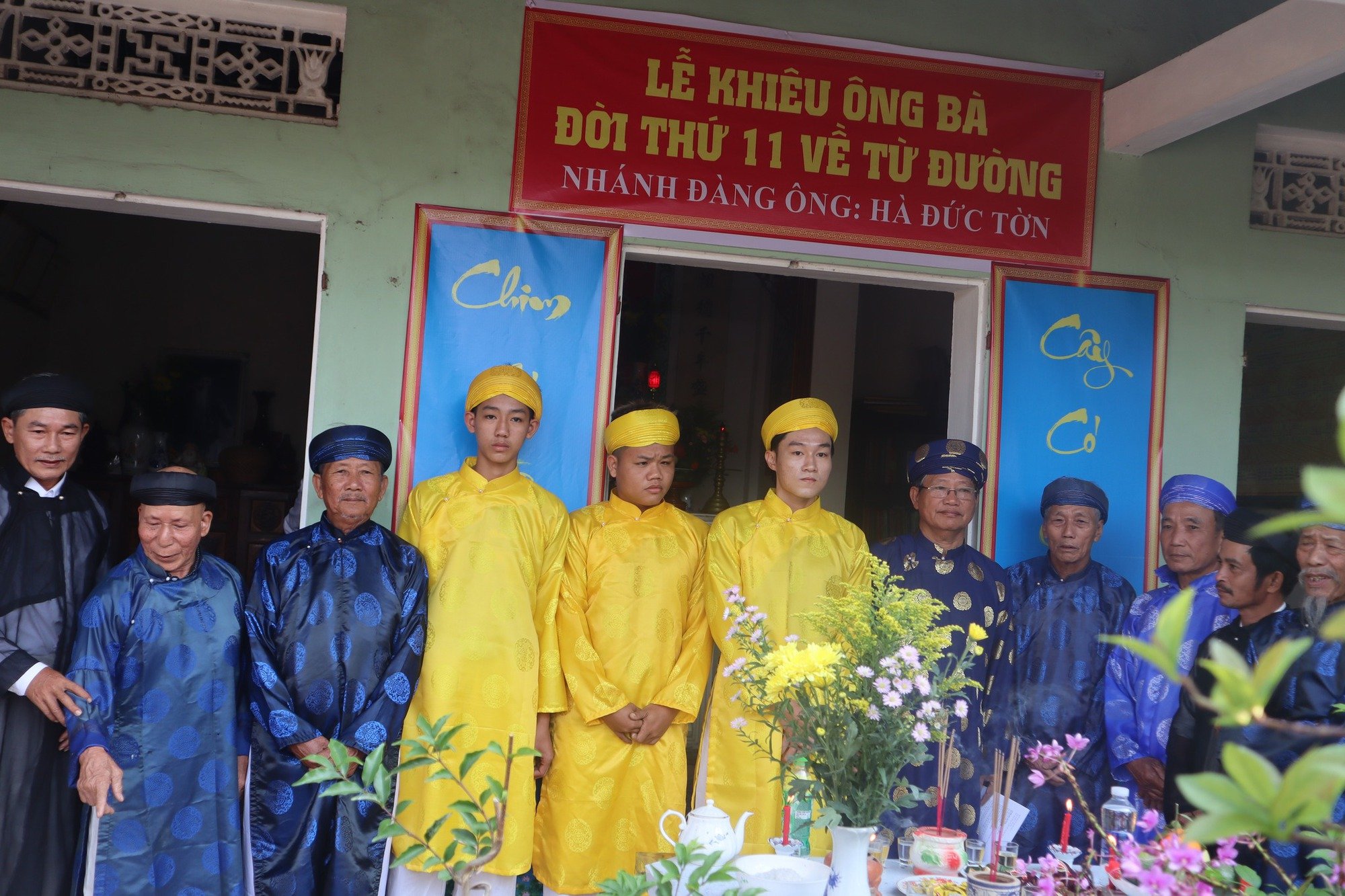 Tục khiêu ông bà 30 năm một lần dịp Tiết Thanh minh &quot;siêu&quot; độc đáo ở Quảng Nam - Ảnh 2.
