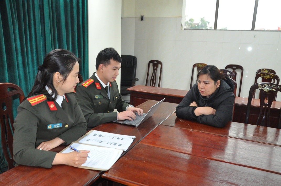 Tự &quot;vẽ&quot; có bố là tướng công an để lừa đảo hơn 3,3 tỷ đồng  - Ảnh 1.