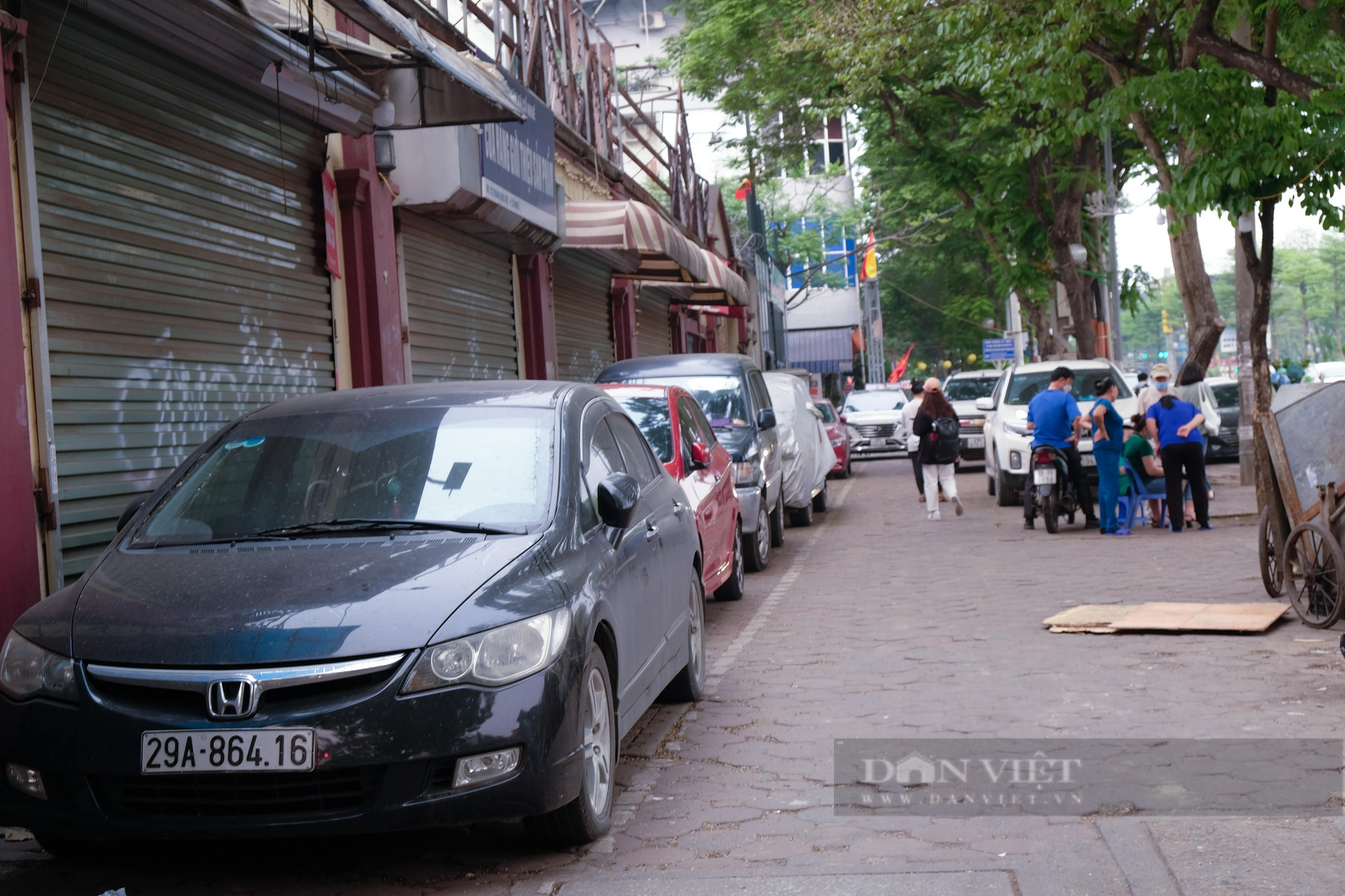 Ban chỉ đạo 197 “bêu tên&quot; những tuyến phố lấn chiếm vỉa hè tại quận Cầu Giấy - Ảnh 7.