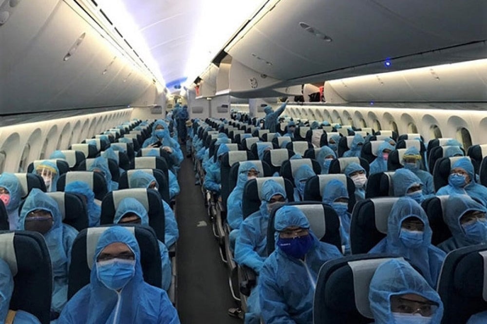 Tách hành vi có dấu hiệu nhận hối lộ xảy ra tại Bộ Quốc phòng trong vụ chuyến bay giải cứu - Ảnh 1.