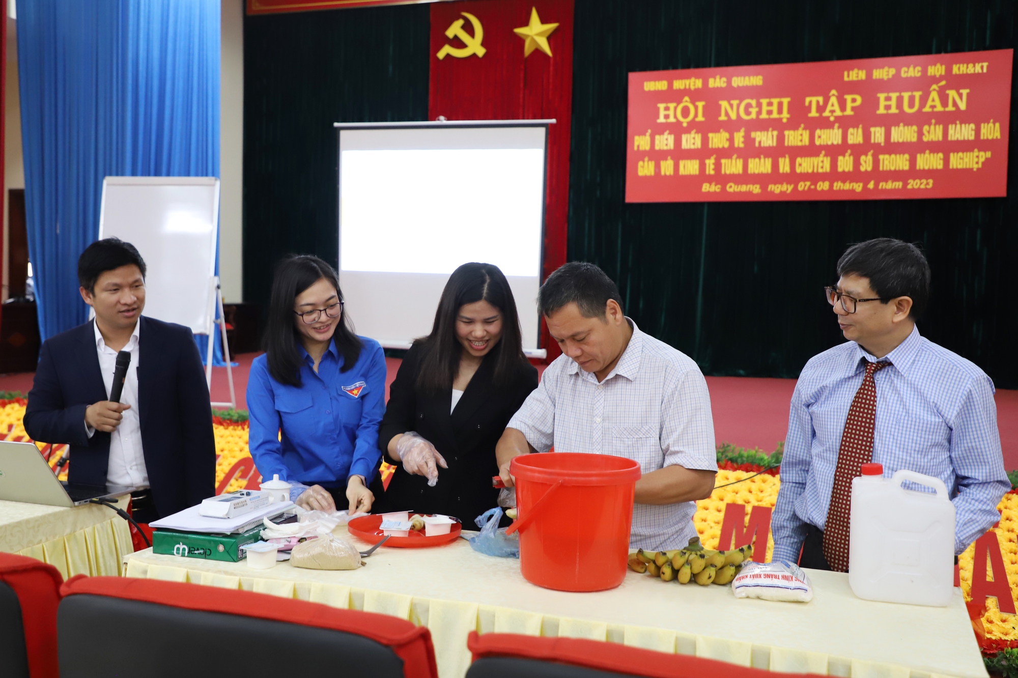 Trang bị kiến thức sản xuất theo chuỗi giá trị cho các doanh nghiệp, HTX và hộ gia đình ở Hà Giang - Ảnh 1.