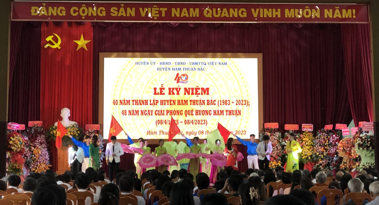 Nông dân làm giàu nhờ các công trình thủy lợi và hệ thống giao thông nông thôn rộng mở - Ảnh 1.