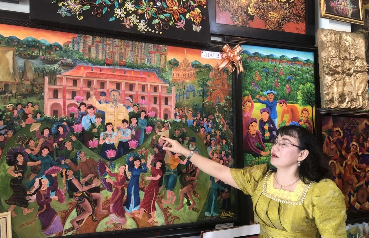 Nữ thạc sỹ, họa sĩ Chế Kim Trung, người thổi hồn Chăm cho từng tác phẩm nghệ thuật - Ảnh 1.