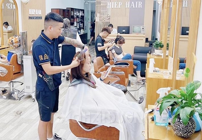 Nghề làm đẹp thu hút nam giới - Ảnh 2.