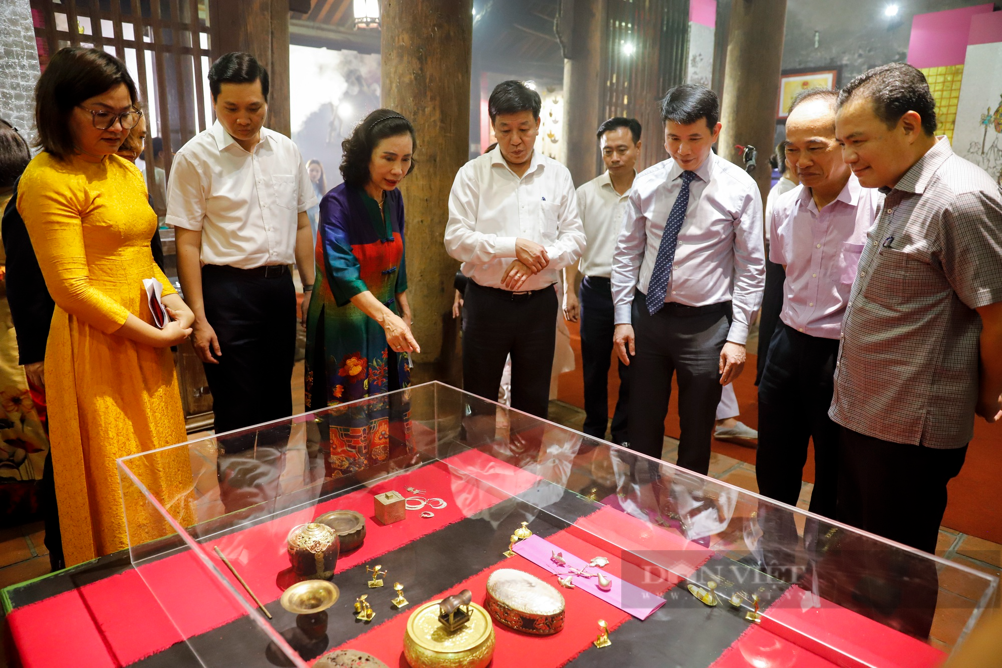 Những sản phẩm in đậm dấu ấn trăm năm nghề đúc vàng, bạc tại ngôi đình cổ giữa lòng phố cố Hà Nội - Ảnh 4.