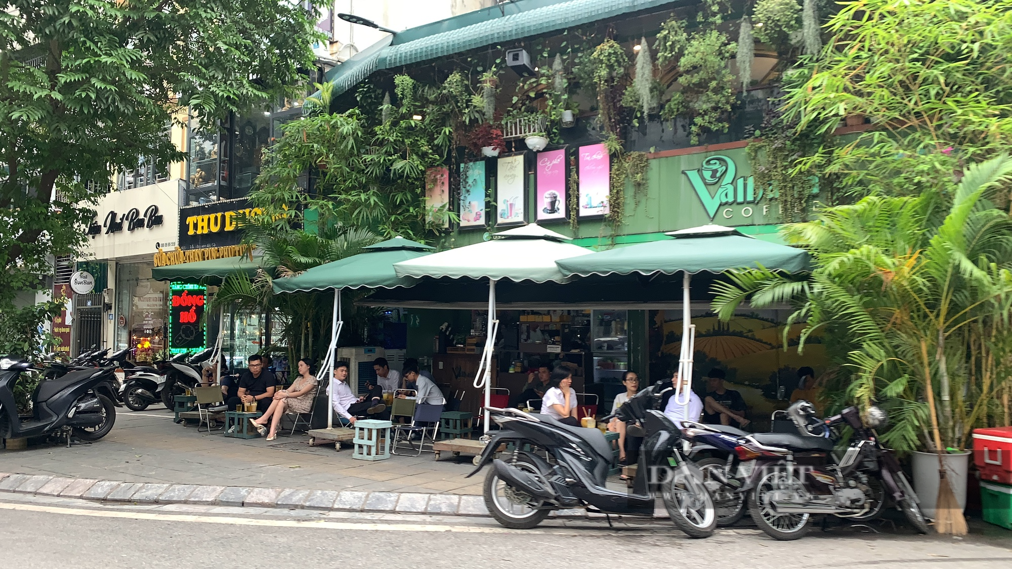 Nhiều vi phạm trật tự đô thị ở phường Dịch Vọng (Cầu Giấy - Hà Nội) chưa được xử lý - Ảnh 7.