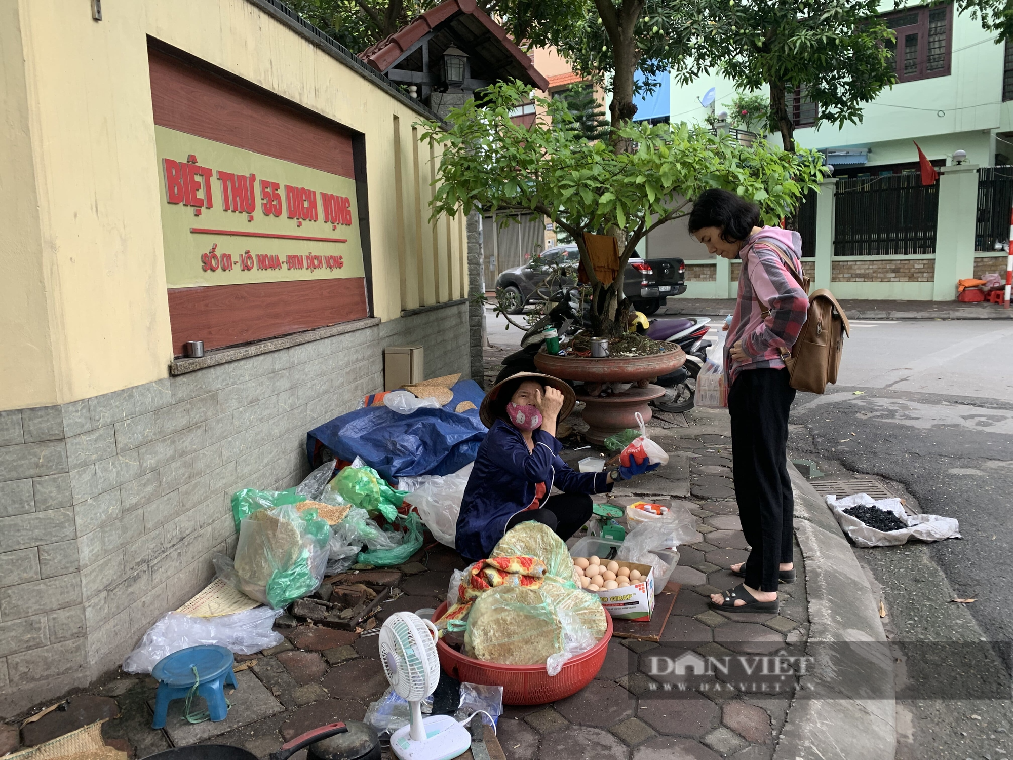 Nhiều vi phạm trật tự đô thị ở phường Dịch Vọng (Cầu Giấy - Hà Nội) chưa được xử lý - Ảnh 8.