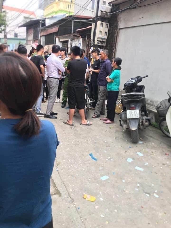 Cô gái ở Hà Nội dùng dao đâm thương vong 3 người - Ảnh 1.