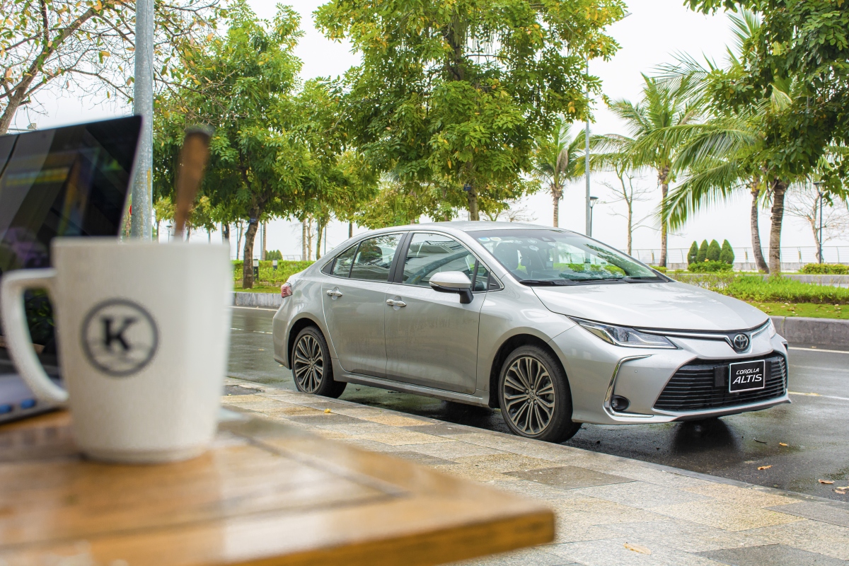 Doanh nhân trẻ thích chọn Toyota Corolla Altis - Ảnh 1.