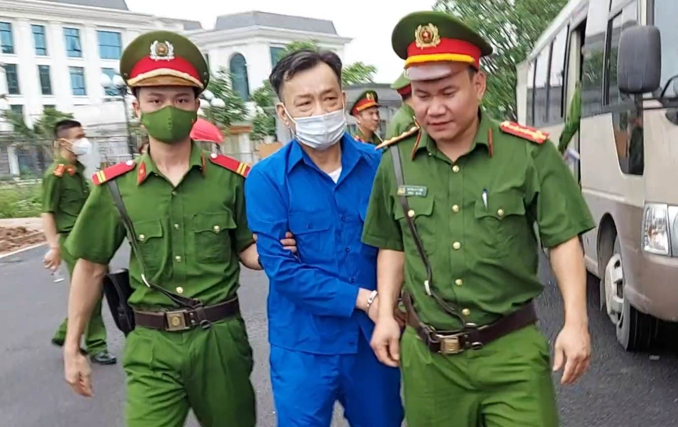 Cựu phó Chủ tịch Bình Thuận nói mình “không hiểu biết gì về đất đai” - Ảnh 2.