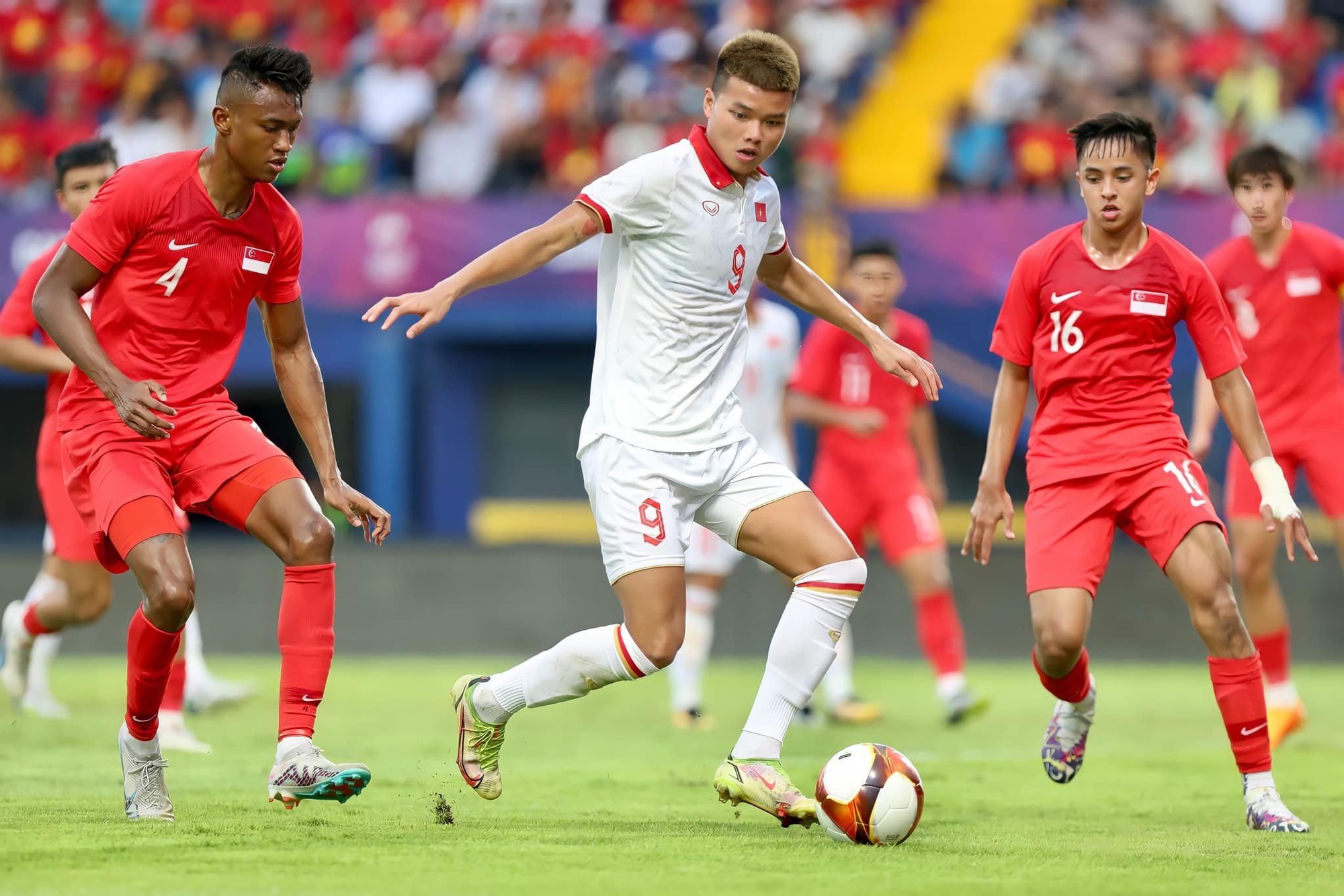 Tiền đạo Nguyễn Văn Tùng tỏa sáng tại SEA Games 32: Niềm tự hào của đội bóng thủ đô - Ảnh 1.