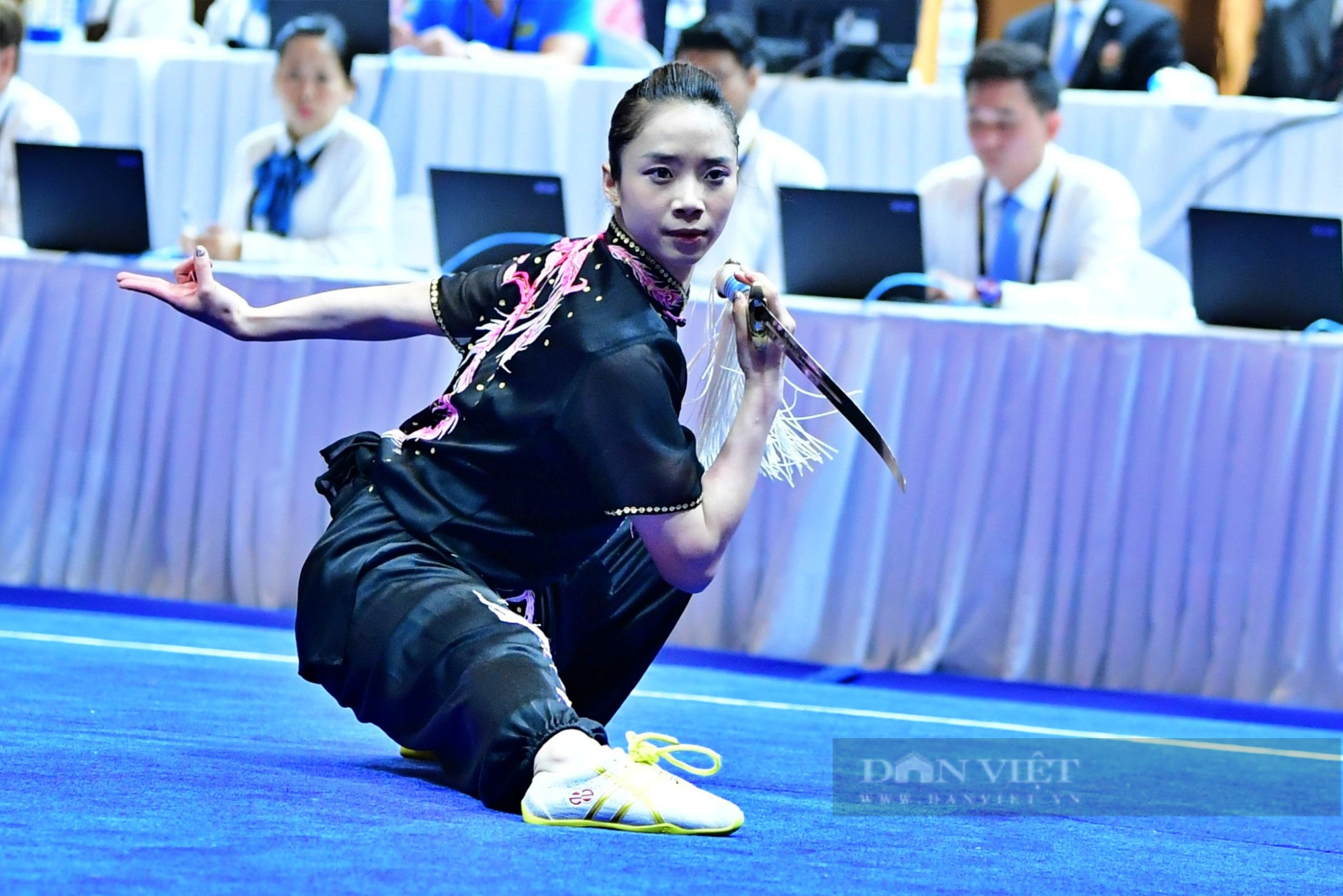 Ảnh: &quot;Ngọc nữ&quot; Dương Thuý Vi tươi rói trong khoảnh khắc nhận HCV SEA Games 32 - Ảnh 1.