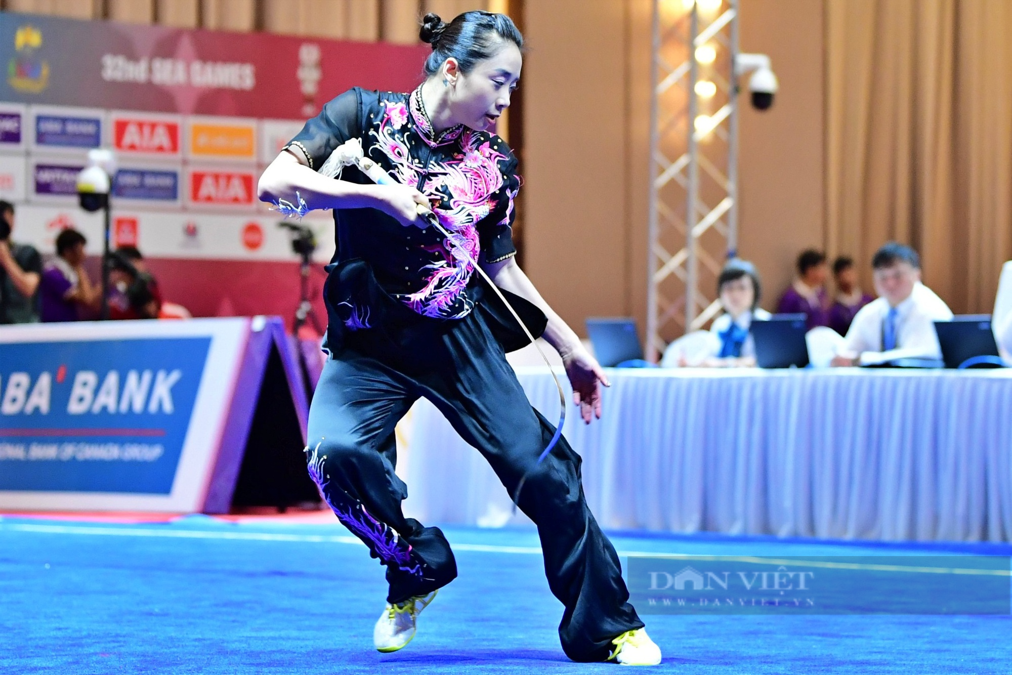 Ảnh: &quot;Ngọc nữ&quot; Dương Thuý Vi tươi rói trong khoảnh khắc nhận HCV SEA Games 32 - Ảnh 2.