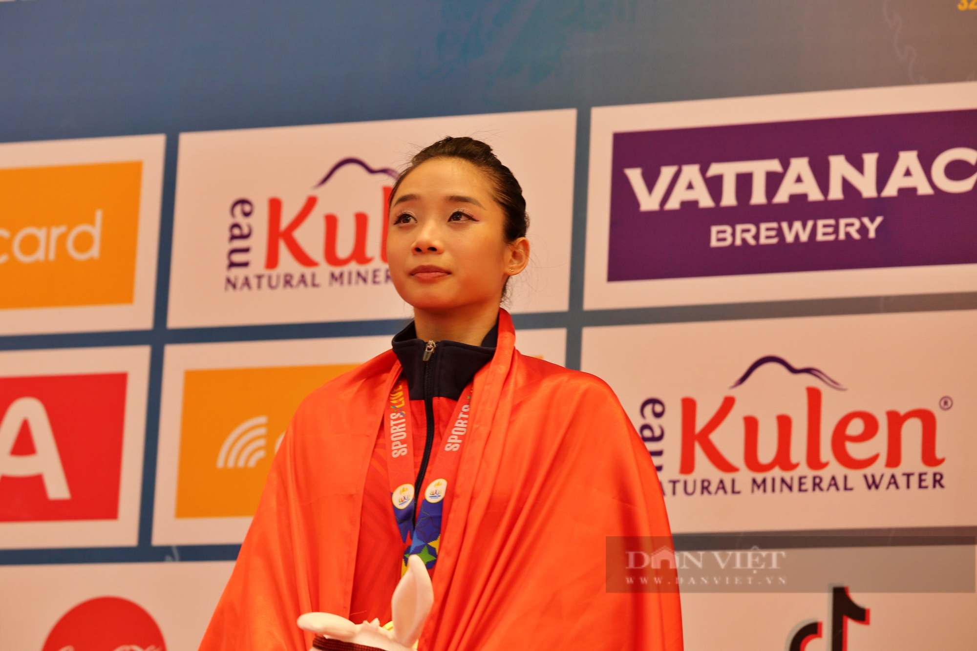 Ảnh: &quot;Ngọc nữ&quot; Dương Thuý Vi tươi rói trong khoảnh khắc nhận HCV SEA Games 32 - Ảnh 9.