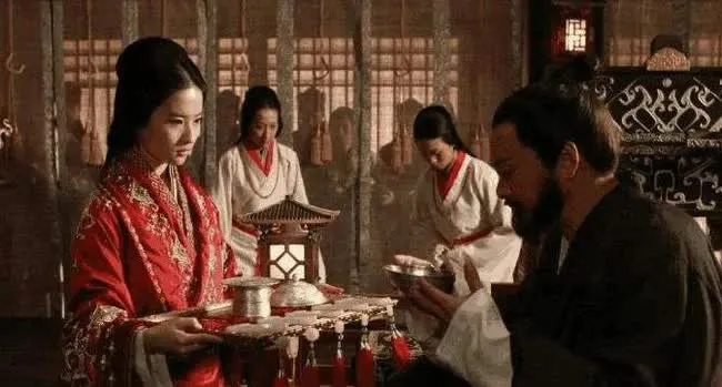 Tào Tháo nhất quyết đòi lấy góa phụ, nhiều người cười chê dại: Không ngờ ẩn giấu chiến thuật bậc thầy - Ảnh 2.