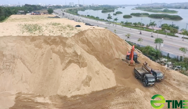 Quảng Ngãi: Những thắc mắc liên quan đến “núi” cát khủng dôi dư 125.000m3 của Công ty Hợp Nghĩa - Ảnh 1. Quảng Ngãi: Những thắc mắc liên quan đến “núi” cát khủng dôi dư 125.000m3 của Công ty Hợp Nghĩa - Ảnh 1.