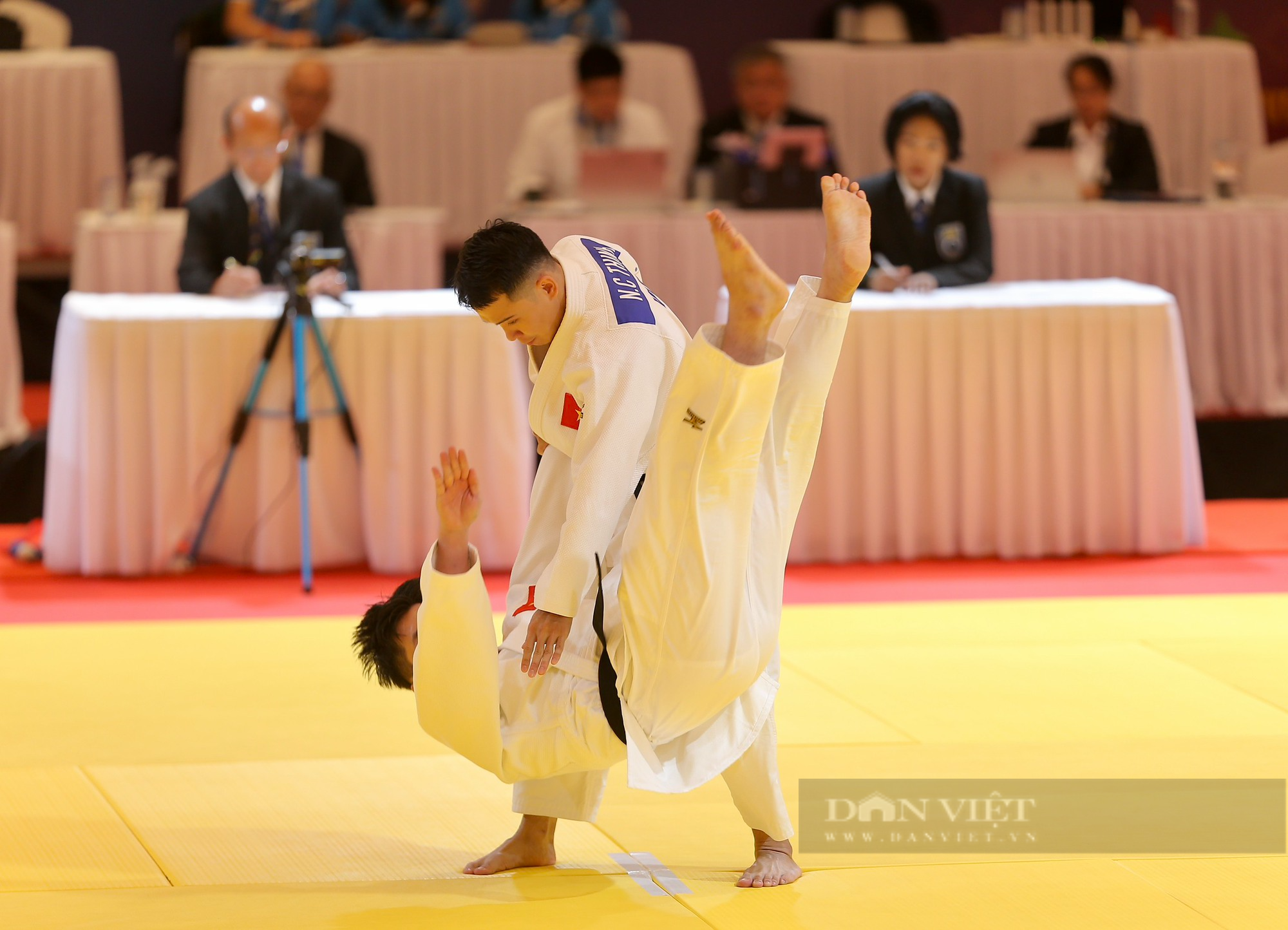Tay không chống dao và kiếm, hotboy Việt Nam giành HCV SEA Games 32 - Ảnh 5.