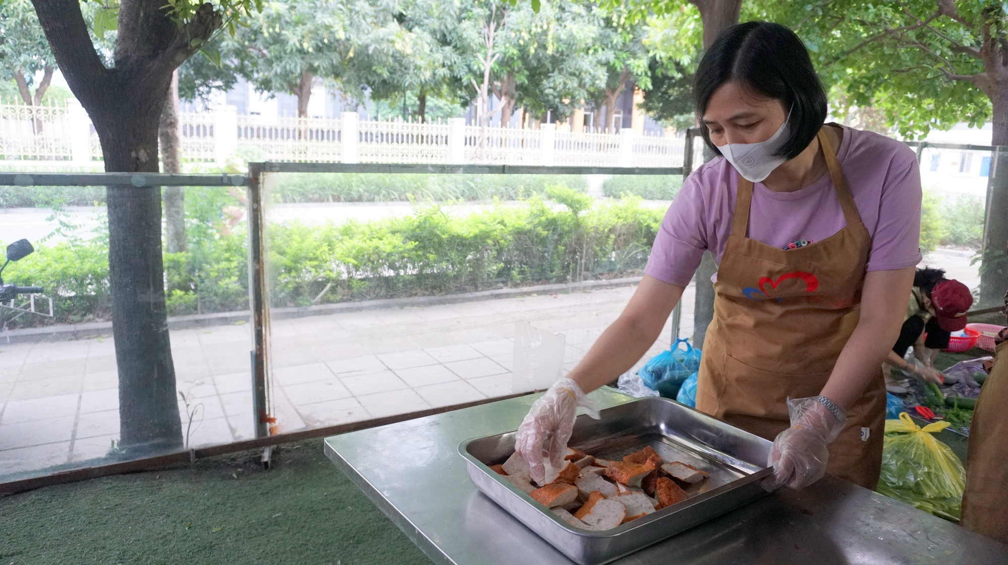 Dẻo thơm bữa sáng dành tặng bệnh nhân nghèo - Ảnh 7.
