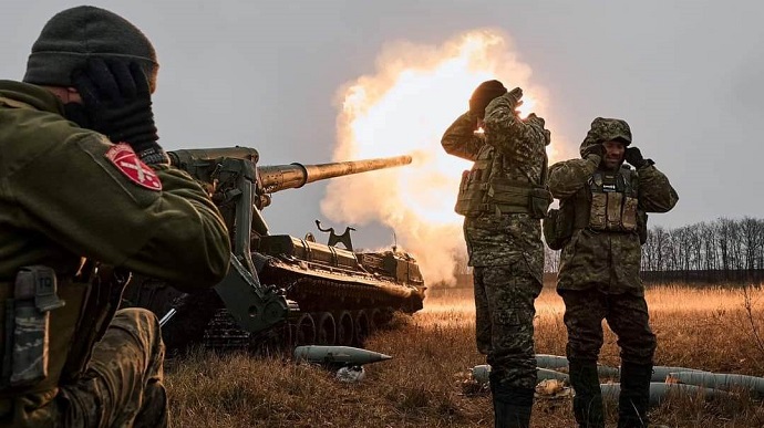 1.000 binh sĩ, 40 xe tăng Ukraine ồ ạt phản công, quân Nga đành rút lui ở Bakhmut khiến ông trùm Wagner 'nghẹn ngào' - Ảnh 1.