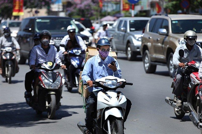 Những sai lầm tai hại khi đi xe máy - Ảnh 12.