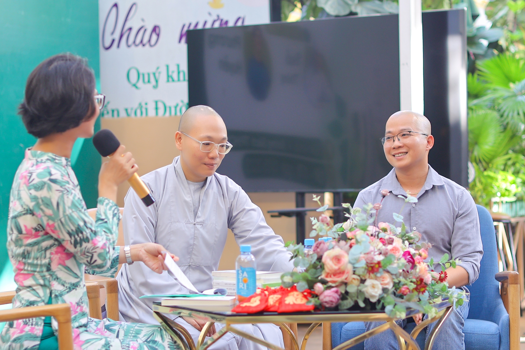 MC Nguyên Khang: &quot;Làm mới vườn tâm&quot; của sư cô Suối Thông sẽ giúp chữa lành tâm hồn người đọc - Ảnh 3.