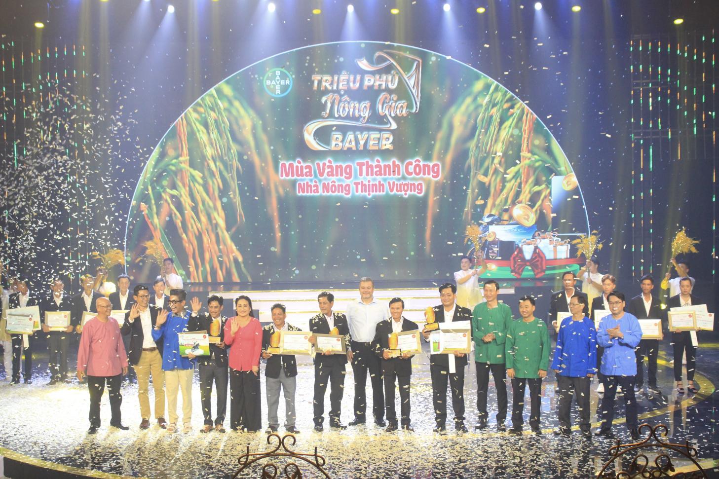 Bất ngờ đêm chung kết Triệu phú Nông gia Bayer 2022-2023: Nông dân trở thành chuyên gia trên đồng ruộng - Ảnh 3.