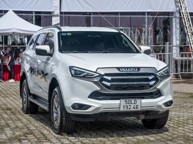 Loạt SUV 7 chỗ giảm giá mạnh tại Việt Nam - Ảnh 4.