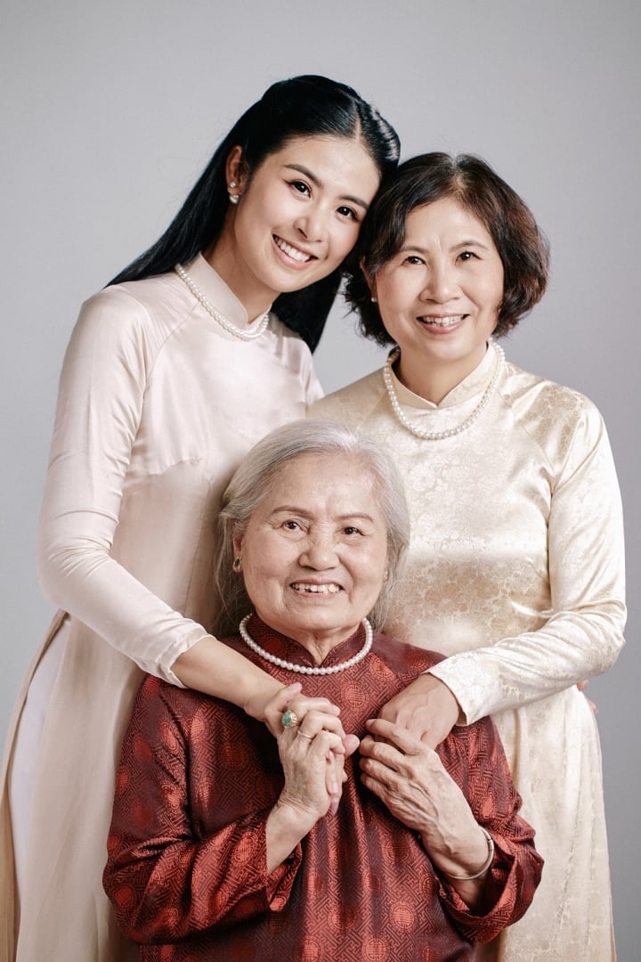 Hoa hậu Ngọc Hân tiết lộ từng nhiều lần gắt gỏng, nhăn nhó khi nói chuyện với mẹ - Ảnh 1.